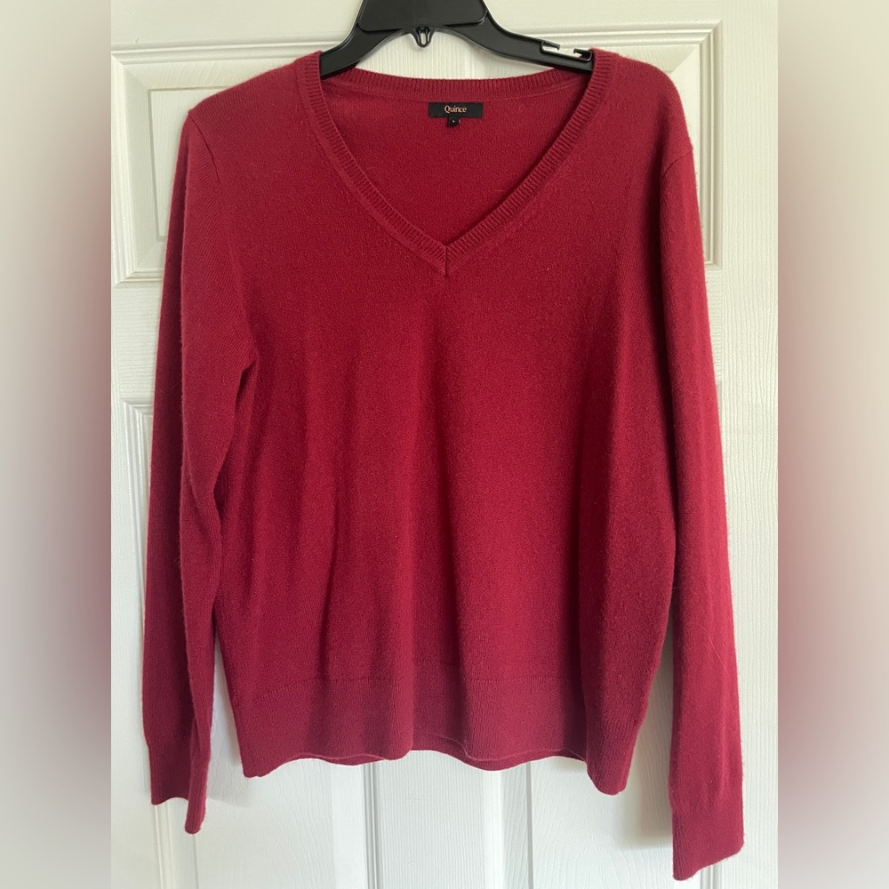 Quince Mongolian Cashmere V-neck Sweater in Crimson - Size L